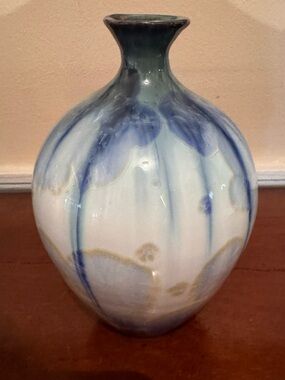 Annapolis pottery handmade vase, like new
